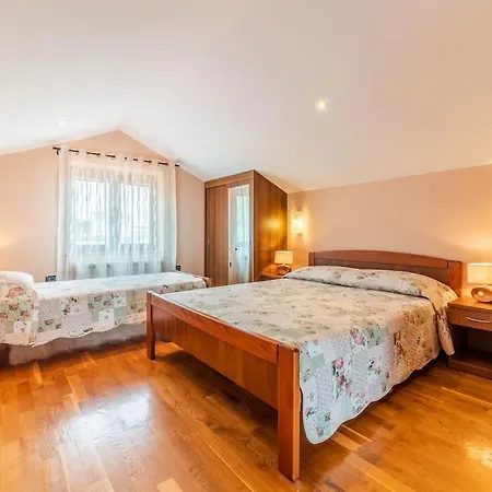 Holiday home Katia For Up To 8 Persons Liznjan
